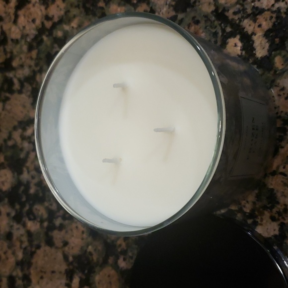 Bath & Body Works Accents White Barn Frozen Lake Scented 3 Wick